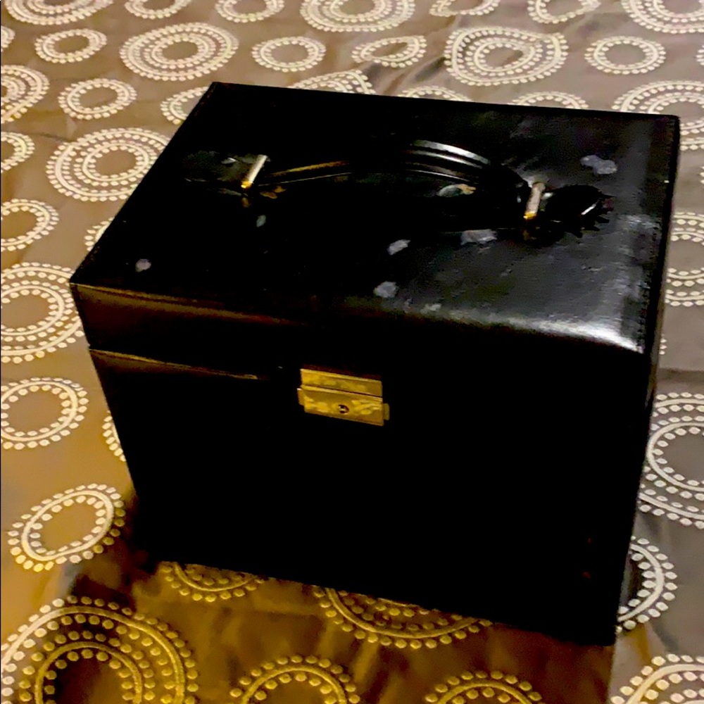 Beautiful jewelry box blk leather used great shape